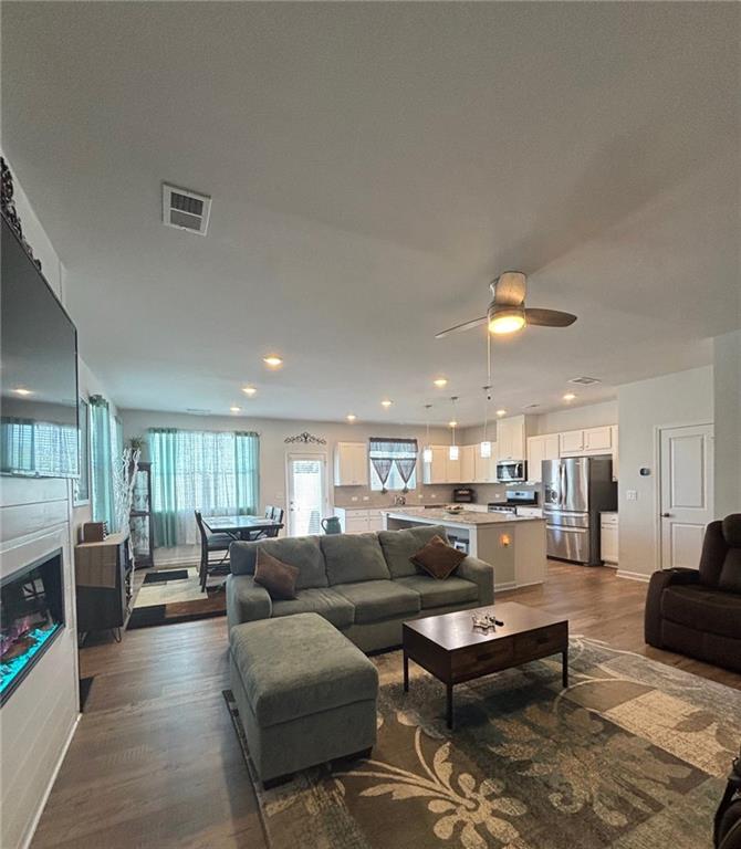 860 Point Place Drive, Loganville, Georgia image 3
