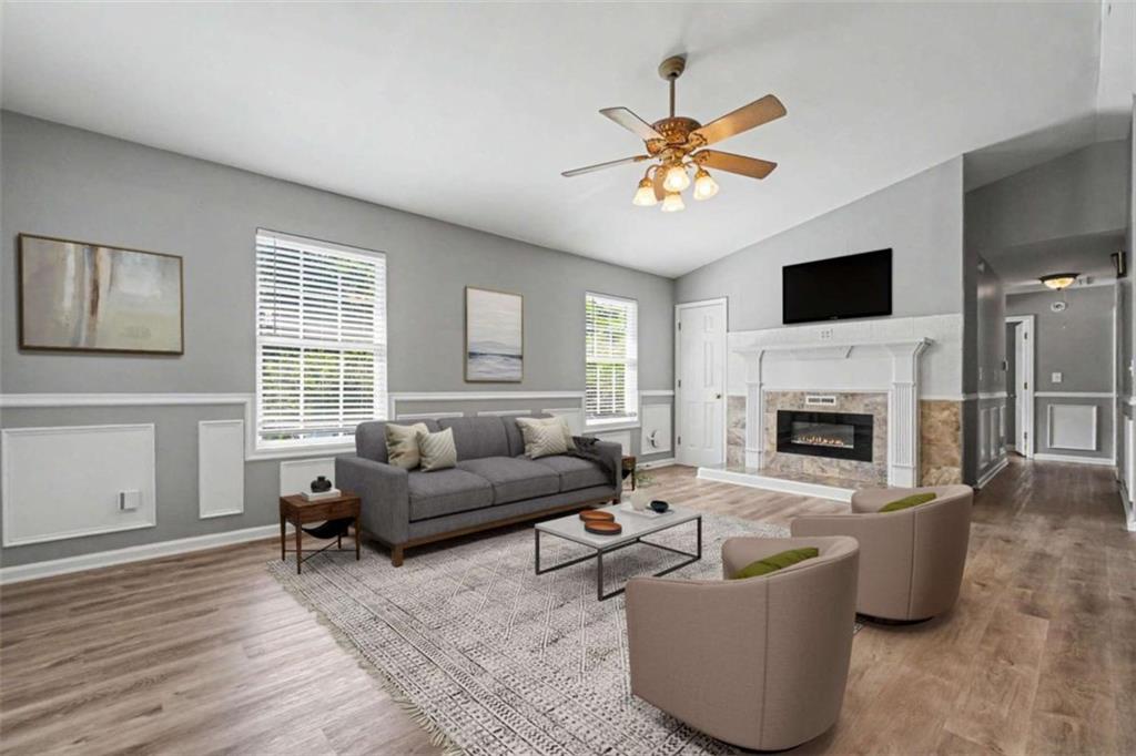3364 Hollyridge Trail