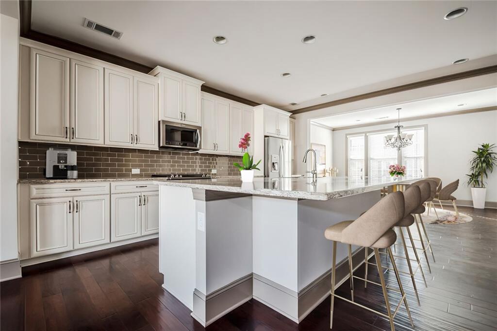 1435 Druid Manor