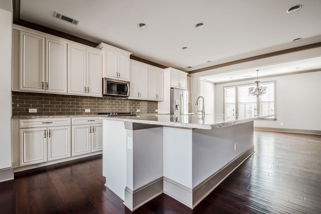 1435 Druid Manor