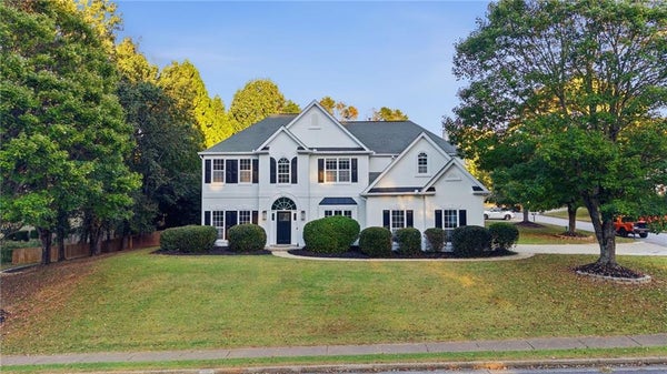 10030 LAUREN HALL CT, ALPHARETTA, GA 30022 - Image e6ca7b9f02043ec5bd35fa69d32fbb21/1274754028