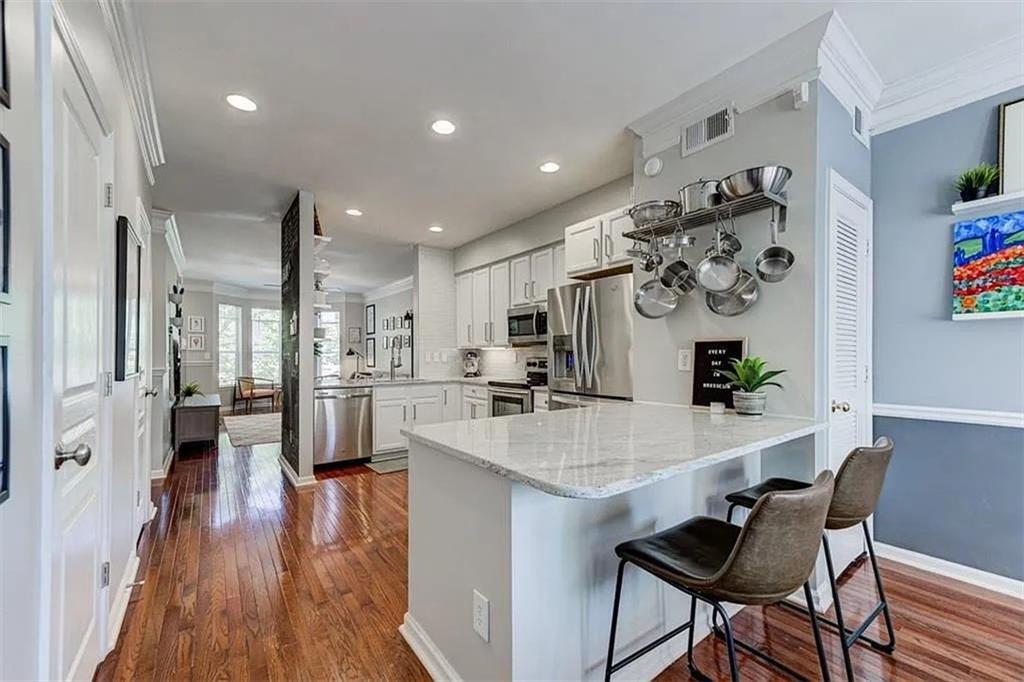 375 Highland Avenue NE 606