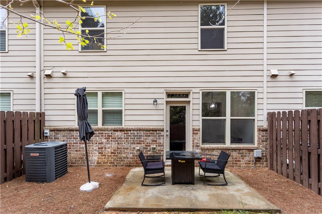 933 Spicy Oak Drive