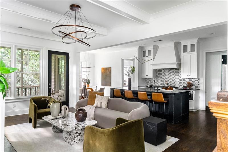 1760 Barclay Close NW