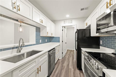 Photo of 521 Warm Springs Circle, Roswell, GA 30075 (MLS # 7790494)