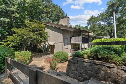 Condo For Sale - 2403 Cumberland Court<br/> Smyrna, GA 30080