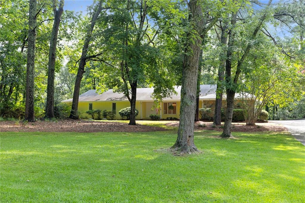 905 Hunterhill Drive