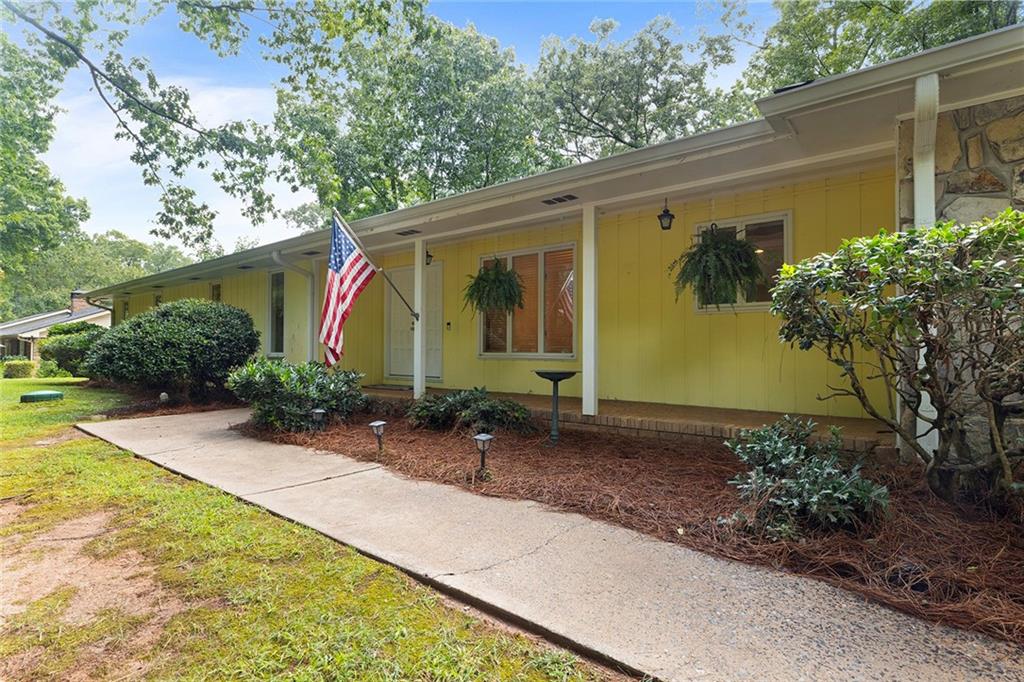 905 Hunterhill Drive