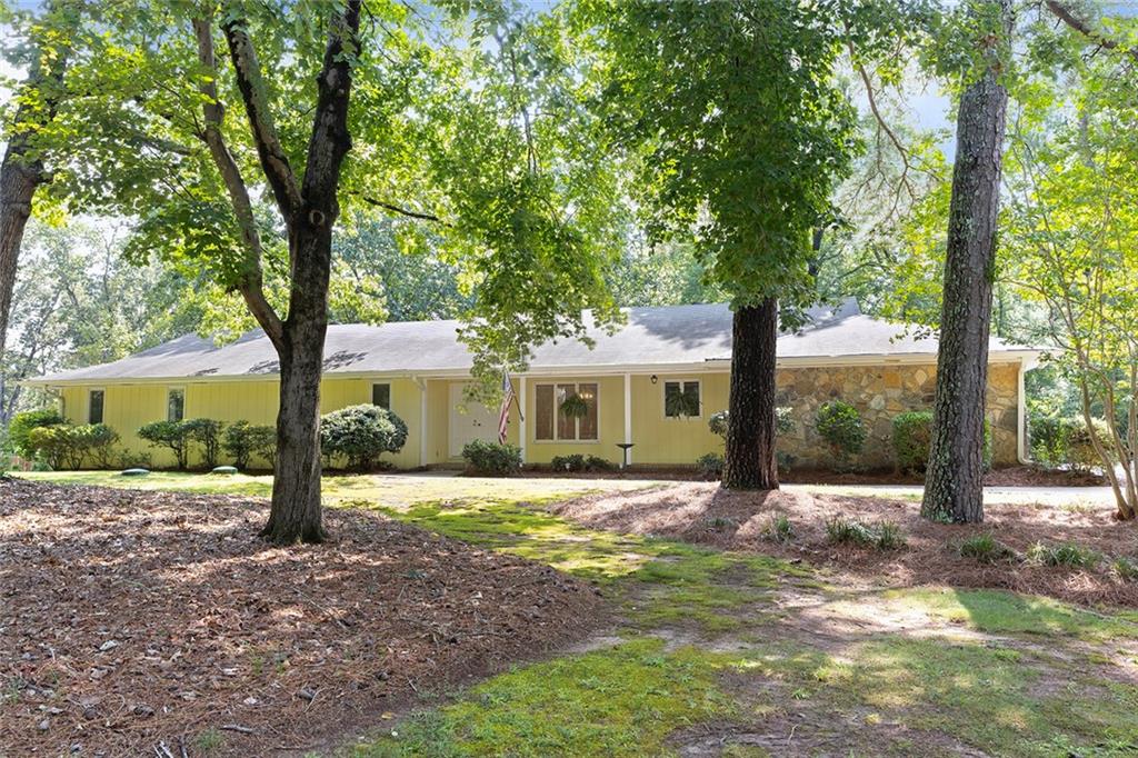 905 Hunterhill Drive