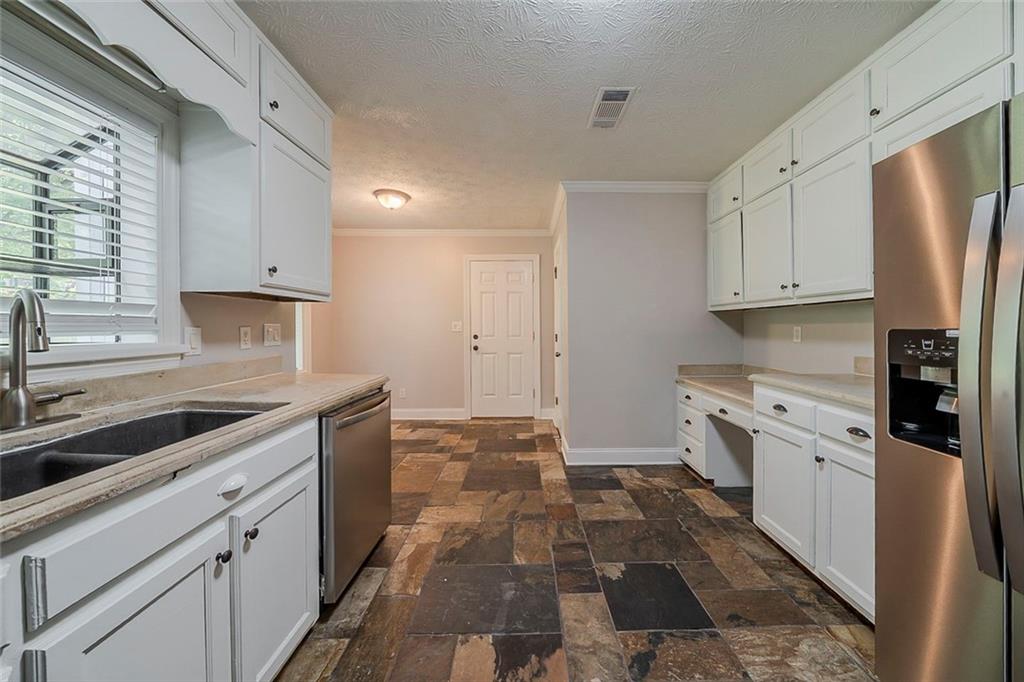 228 Amour Way, Lilburn, Georgia image 4