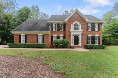 Homes For Sale - 4649 Windsor Drive<br/> Flowery Branch, GA 30542