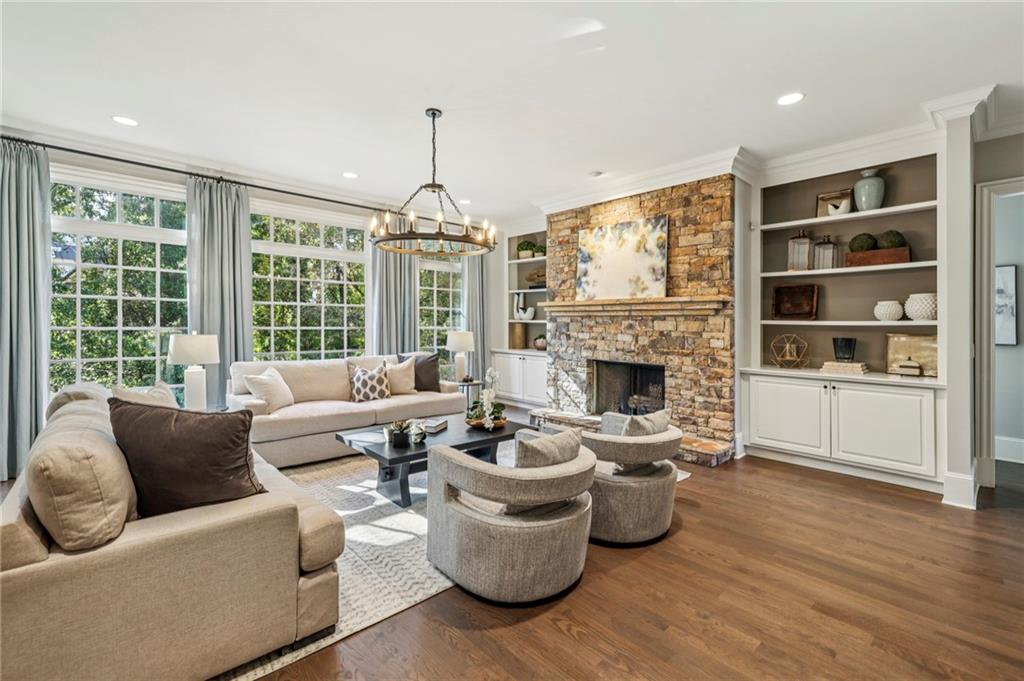 3856 Stratford Park Drive NE