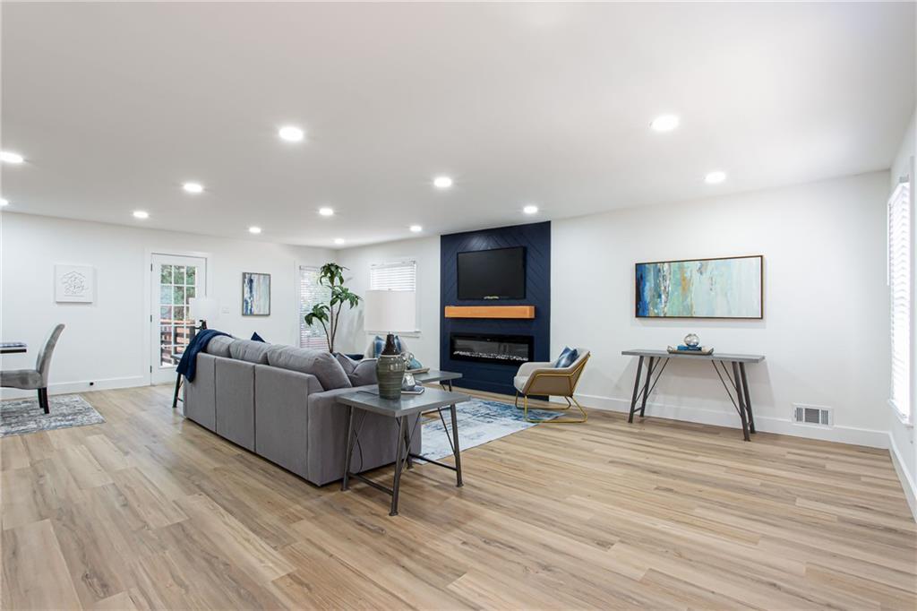 2867 Holly Oaks Drive