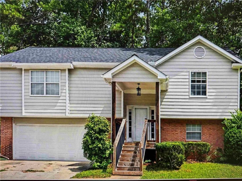 2102 Sandtree Court