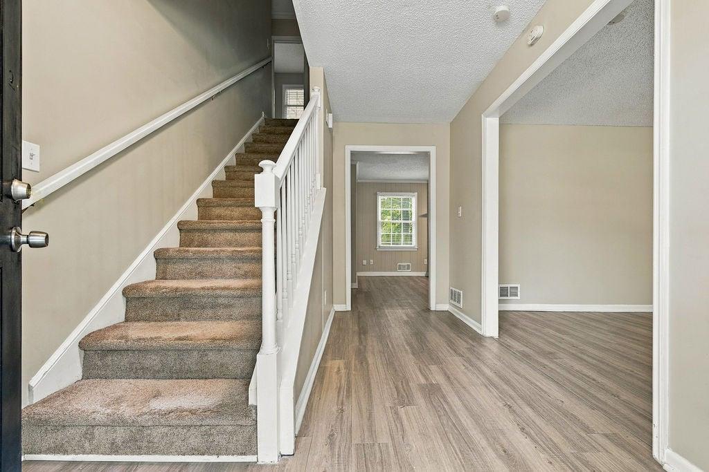 211 Pioneer Trail
