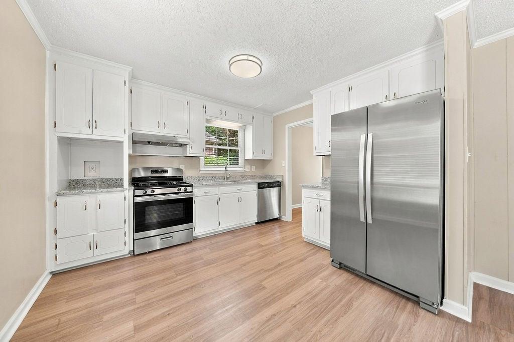 211 Pioneer Trail