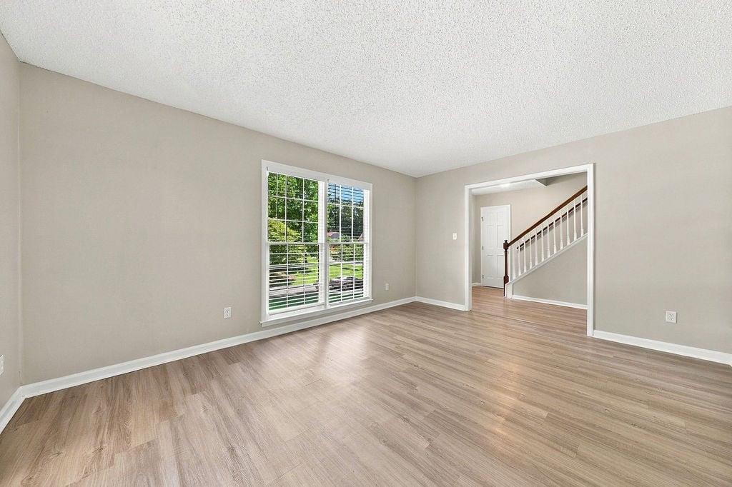 211 Pioneer Trail