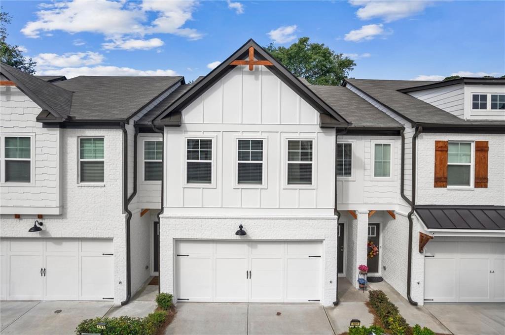 Welcome to the Townes of Auburn – where charm meets convenience!
This move-in ready farmhouse-style townhouse offers 3 spacious bedrooms, 2.5 baths, and a 2-car garage. Nestled in a quiet and well-kept community in Auburn, Georgia, this home combines modern comfort with timeless design. From the clean interiors to the peaceful surroundings, it’s the perfect place to call home—whether you're just starting out or looking to simplify your lifestyle.
Close drive to Winder's downtown, dotted with charming restaurants, craft breweries, and boutiques
Nearby Chateau Elan Winery & Golf Course – for wine tastings, fine dining, and leisure play
Easily accessible shopping centers and dining clusters in Auburn and Dacula
Convenient to I-85 and regional highways – smooth commute to Atlanta, Athens, Buford, Lawrenceville.