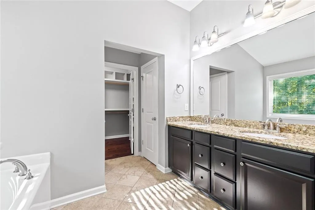 Roswell, Georgia 30076, United States, 4 Bedrooms Bedrooms, ,4 BathroomsBathrooms,Residential,Active,168444