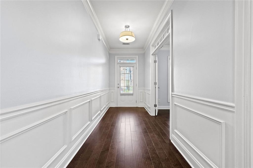 1220 Roswell Manor Circle