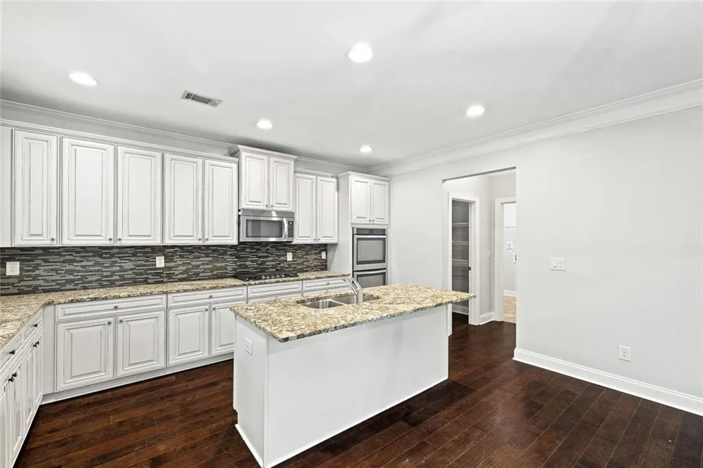 Roswell, Georgia 30076, United States, 4 Bedrooms Bedrooms, ,4 BathroomsBathrooms,Residential,Active,168444