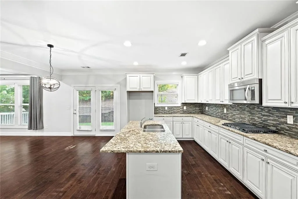 Roswell, Georgia 30076, United States, 4 Bedrooms Bedrooms, ,4 BathroomsBathrooms,Residential,Active,168444