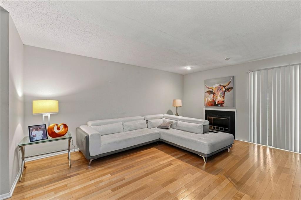 17 Little Silver Court SE 17