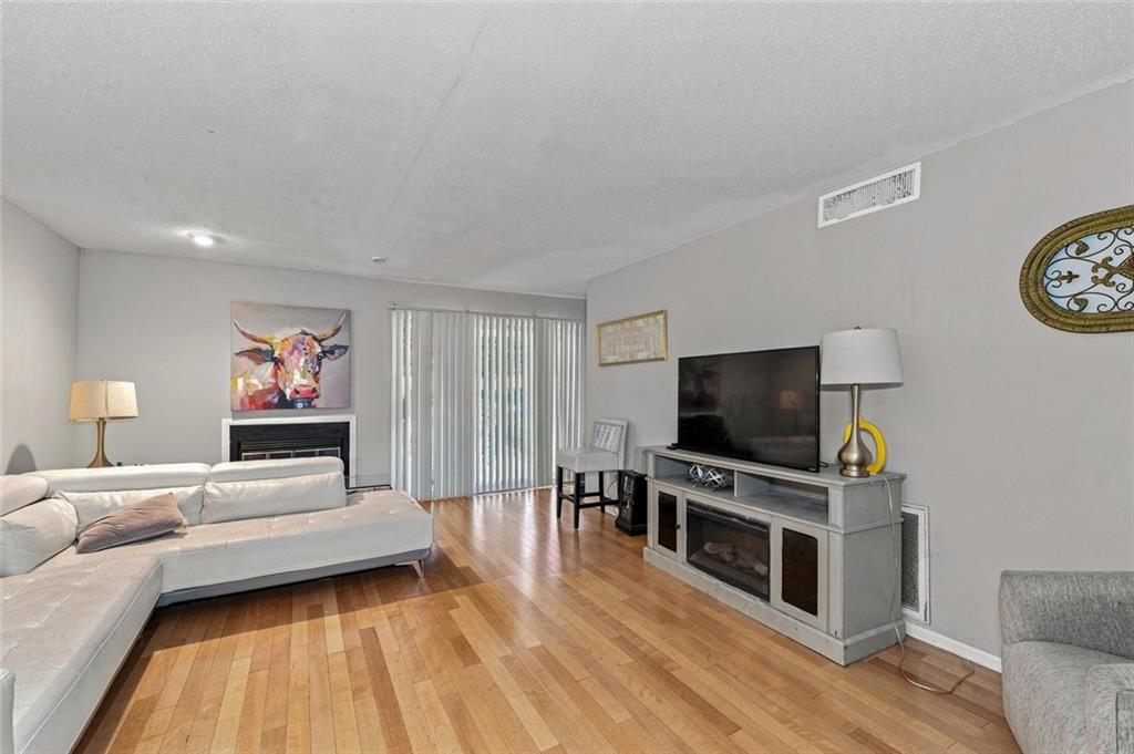 17 Little Silver Court SE 17