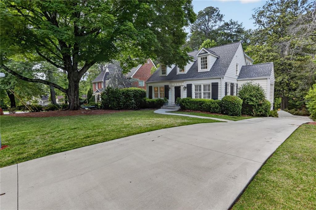 897 Glenbrook Drive NW