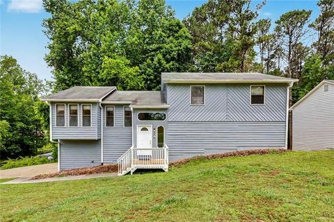 Homes For Sale - 2850 Emerald Lane<br/> Acworth, GA 30102