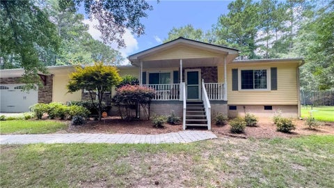Homes For Sale - 90 Howard Road<br/> Senoia, GA 30276