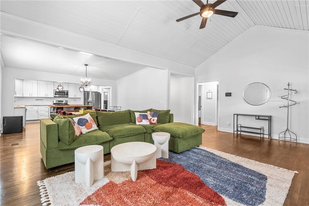 195 Laurel Avenue SW