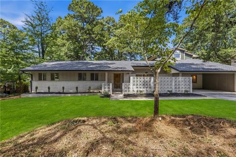 Homes For Sale - 2996 Stonegate Trail<br/> Atlanta, GA 30340