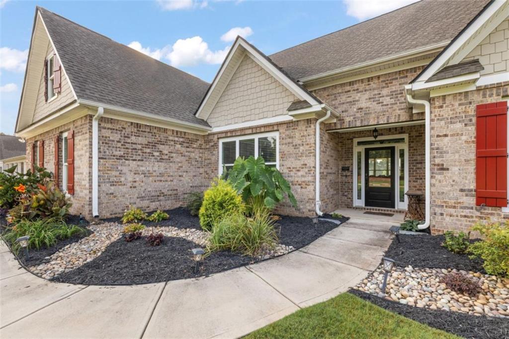 2104 Meadowood Cove