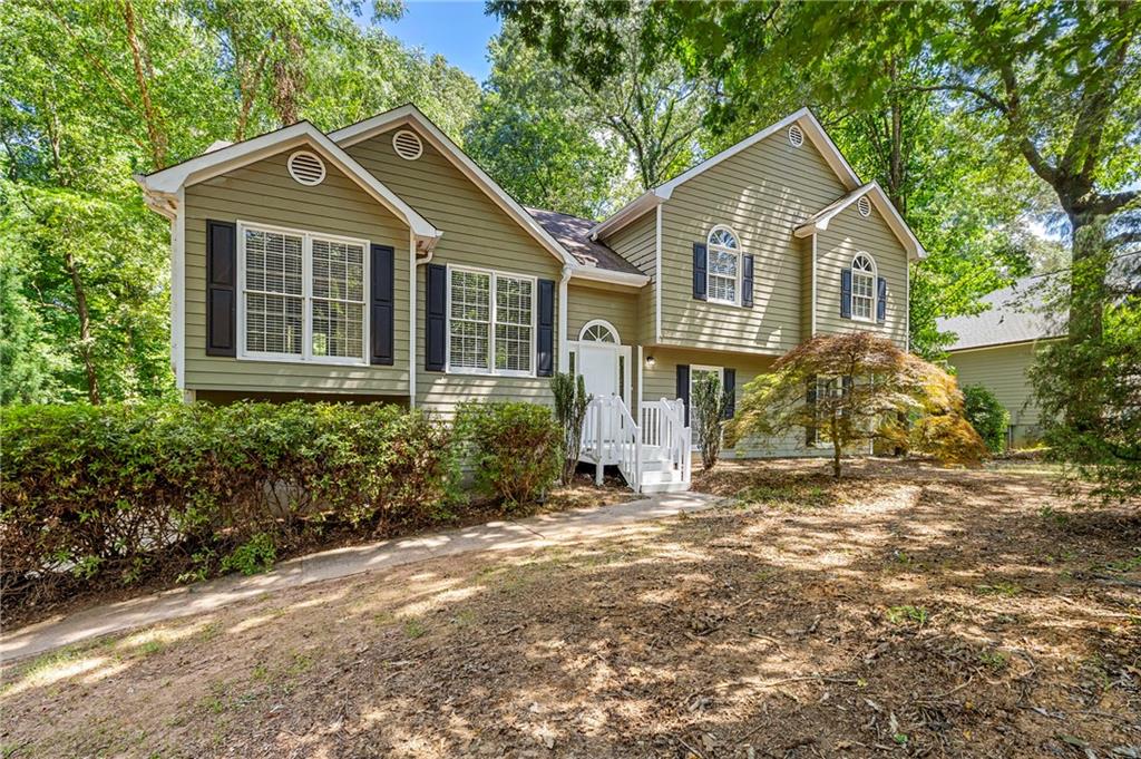 Welcome to 5065 Doubletree Dr in desirable Cumming, GA! This lovely home features:
- Extended driveway for ample parking
- Open concept living room and dining room, perfect for entertaining
- Gourmet kitchen with stainless steel appliances and granite countertops
- Spacious den for relaxing or additional living space
- Luxurious master bathroom with double vanity, separate shower, and soaking tub
- Private fenced backyard with deck for outdoor enjoyment
Located in a quiet neighborhood, this home offers the perfect blend of comfort and style. The open floor plan and updated kitchen make it ideal for both everyday living and hosting gatherings. Unwind in the large den or enjoy outdoor living on the deck overlooking the fenced backyard. With its prime location in Cumming and attractive features, this home won't last long on the market. Schedule your showing today!