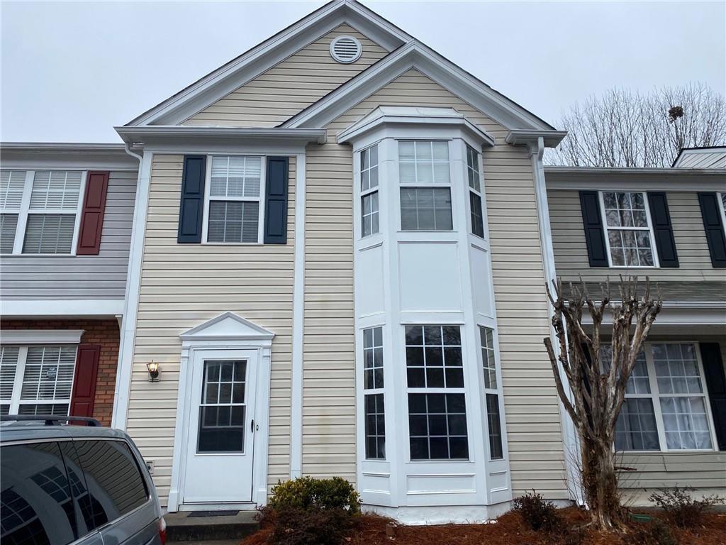Great location! Great school area! Minutes away from GA 400 and Windward Parkway, this town home is tucked away in a well-maintained swim pool community. The unit comes with a refrigerator and washer/dryer so that you don't have to buy one! New Paint entire house, Pool in neighborhood. HOA includes pool, water , trash and landscaping. Text listing agent for showing the property. Vacant, Move-in ready. , owner is licensed real estate agent.