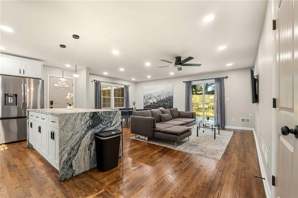 1918 Flintwood Drive SE