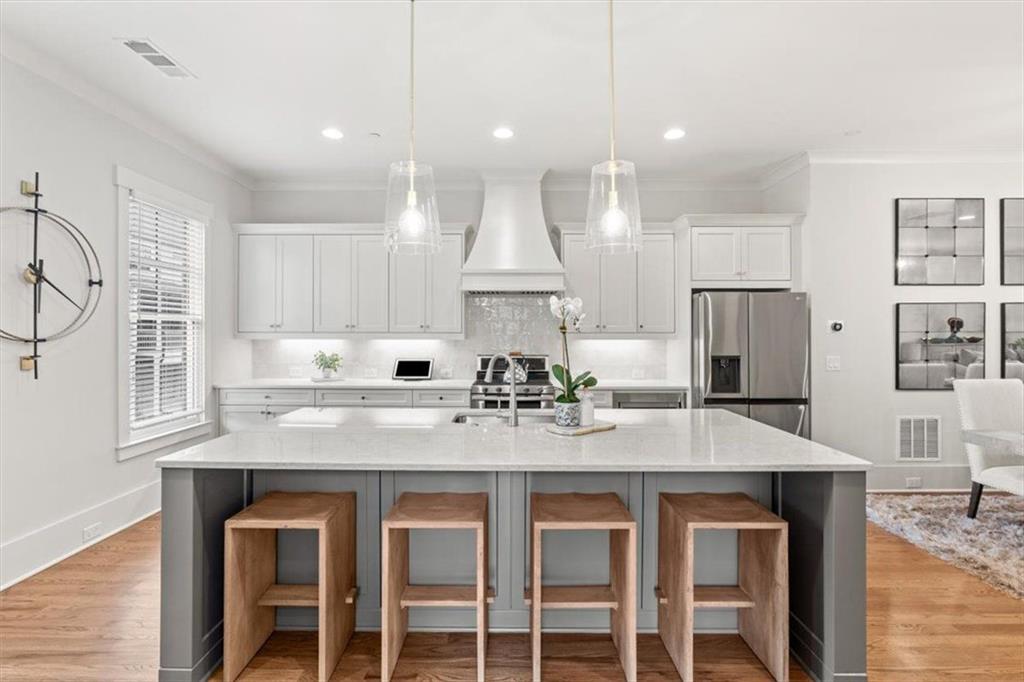 1049 Endeavour Court