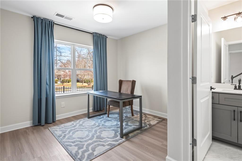 1975 Hollywood Road NW 14