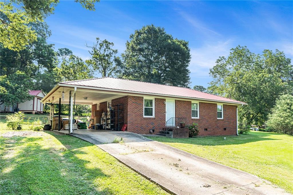 Full brick 3 BR 1 BA ranch in Morrow. Great location close to college, I-75, I-675, airport, shopping and schools. Hardwood floors throughout, tile in kitchen. Full kitchen renovation, SS appliances, island, double ovens, large gas cooktop, overlooking the living area. Large lot - big side yard for privacy. Single carport, patio in back and two storage buildings! Put your stamp on this home - make it yours today!
