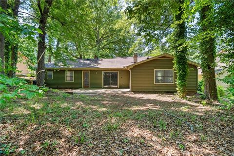Homes For Sale - 5132 Winterberry Drive<br/> Stone Mountain, GA 30088
