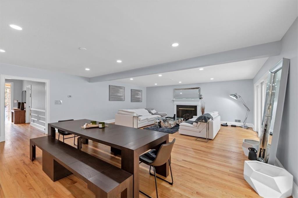 4521 Woodhaven NE