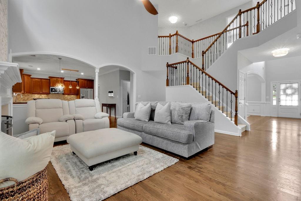 923 Van Briggle Path NE