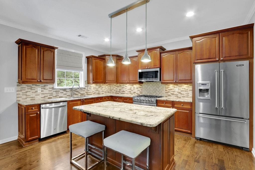 923 Van Briggle Path NE