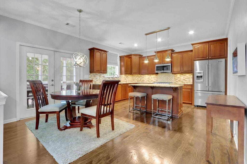 923 Van Briggle Path NE