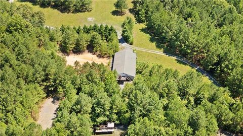 A home in Adairsville