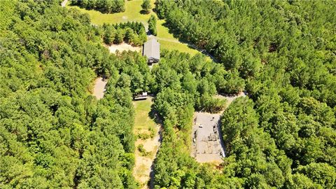 A home in Adairsville