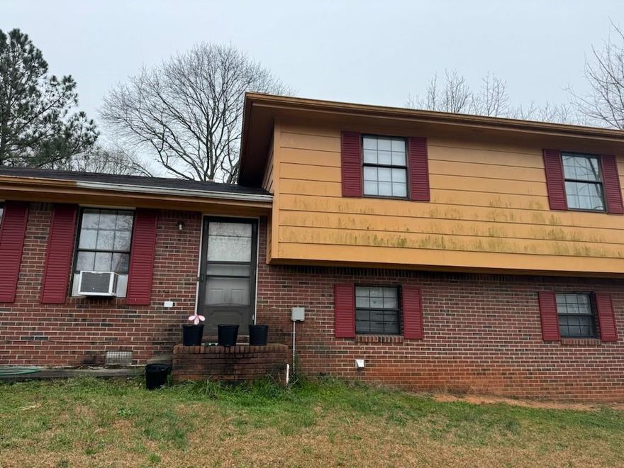 A beautiful layout 3bed/2bath home, sitting on a private and quiet cul-de sac. It is also located in a convenient location; Minutes access to I-75/I-675 and city of Morrow, GA. The exterior features with 2-car carport and a long driveway for additional parking, and large, fenced back yard for children to play. The interior features carpet and tiled flooring, large living/family room combo, and a large dining area with a slide door for viewing the back yard. The basement has a large utility room, a large laundry room and a huge open area for extra living or storage space. The property is to be sold as is and with a tenant with a monthly rent of $1070/month.