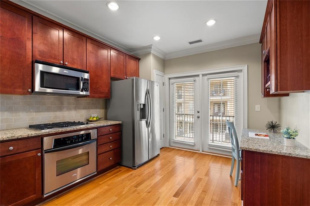 2704 Wander Lane