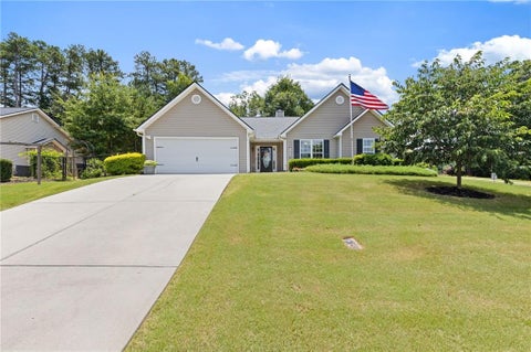 Homes For Sale - 521 Embassy Walk<br/> Winder, GA 30680